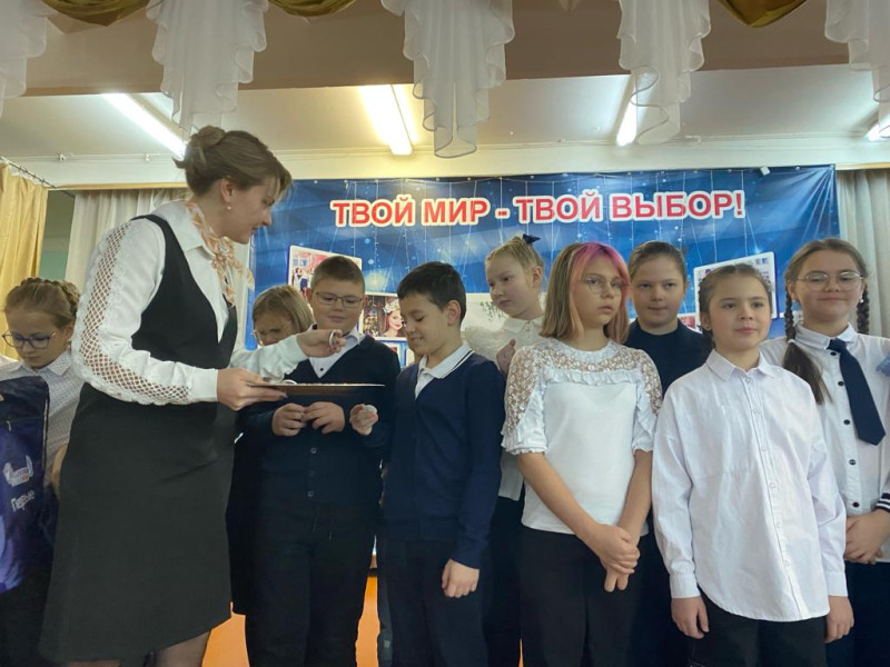 Церемония посвящения в Орлята России.